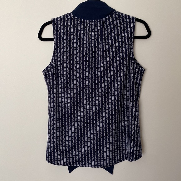 Tommy Hilfiger navy small sleeveless blouse in chain print with tie front - Picture 2 of 5